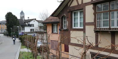 Auch diese Liegenschaft in Oberstrass rechts im Bild wurde vor ein paar Jahren verkauft. Jetzt steht hier ein grosses Geschäfts- und Wohnhaus.