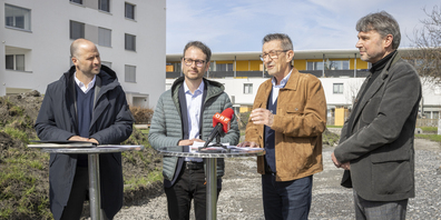v.l. Die Landesräte Marco Tittler und Daniel Zadra, Reto Friedauer (Präsident des Vereins Agglomeration Rheintal) und der Lustenauer Bürgermeister Kurt Fischer 