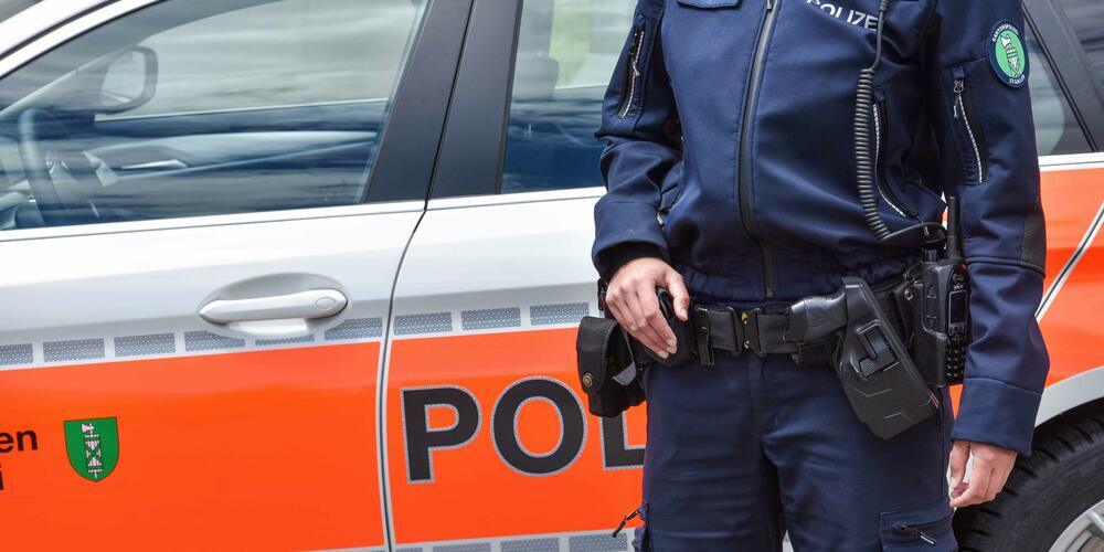 Der 34-jährige Mann konnte noch vor dem Geschäft festgehalten und der Polizei übergeben werden.