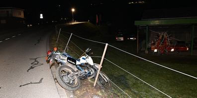 Flucht ohne Erfolg: Der Fluchtversuch des fahrunfähigen 27-Jährigen endet in einem Zaun. 