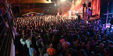 Rund 1000 Besucher feierten mit der Stubete Gäng die Eröffnung der Kultur- und Eventhalle in Tuggen.