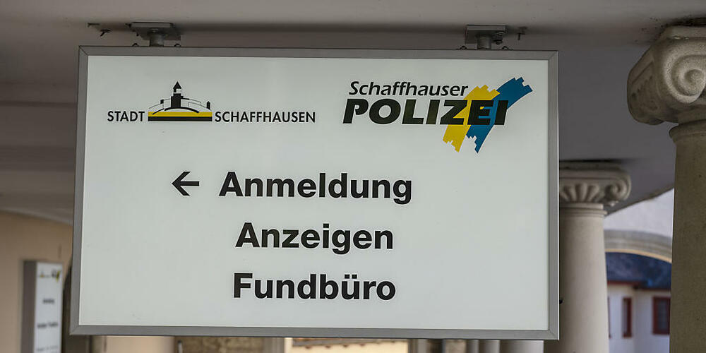 Der Hinweis eines Nachbarn führte zur vorläufigen Festnahme einer mutmasslichen Betrügerin. (Archivbild)