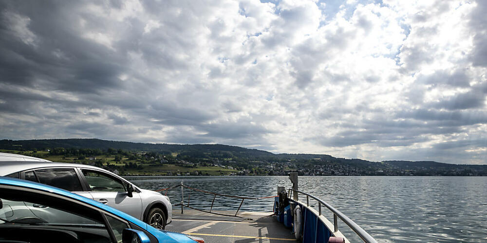 Die Fähre zwischen Horgen und Meilen beförderte 2023 weniger Fahrzeuge und Menschen. Vor allem Lastwagen wählten häufiger einen anderen Weg. (Archivbild)