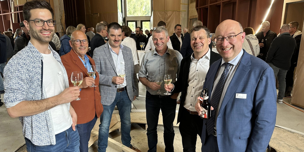 Der neue Chefexperte Prisco Egli (v.l.) mit seinem Vorgänger Charles Odermatt, den beiden neuen Vorstandsmitgliedern Niklaus Amrhein und Paul Stricker sowie dem Verbandspräsidenten Urs Hungerbühler und Regierungsrat Beat Tinner