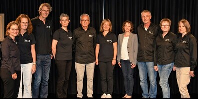 Gewählt aber noch nicht «eingekleidet»: Karin Buschor mit dem Vorstand (v.l.n.r.): Karin Ryffel, Dee Sieber, Bruno Baettig, Petra Hoppe, René Wuffli, Irene Weder, Guido Poznicek, Silke Tüxsen, Ariane Clerici.   