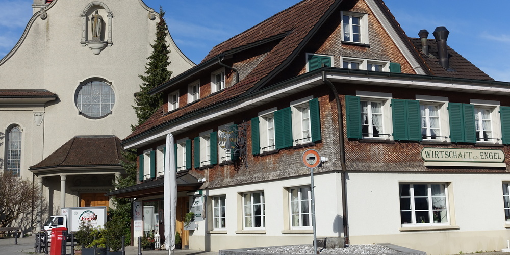 Noch sind Restaurant, Saal und Bäckerei in der Liegenschaft Engel voll in Betrieb. In einigen Jahren aber plant die Ortsgemeinde Au als Eigentümerin der Liegenschaft an gleicher Stelle die Realisierung eines Neubaus.  