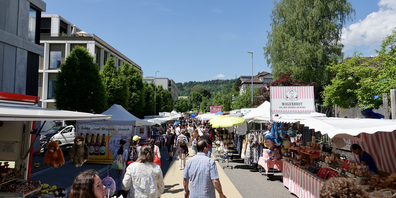 Maimarkt Uznach bei strahlendem Frühlingswetter.