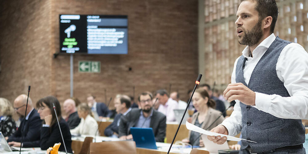 Sie debattieren weiterhin in der Regel wöchentlich an jedem Montagvormittag: Der Zürcher Kantonsrat sprach sich gegen eine Halbierung der Sitzungstage und einen 14-Tage-Rhythmus aus.