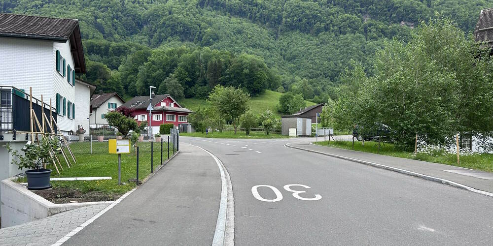 Der Velofahrer musste nach der Kollision ins Spital gebracht werden.