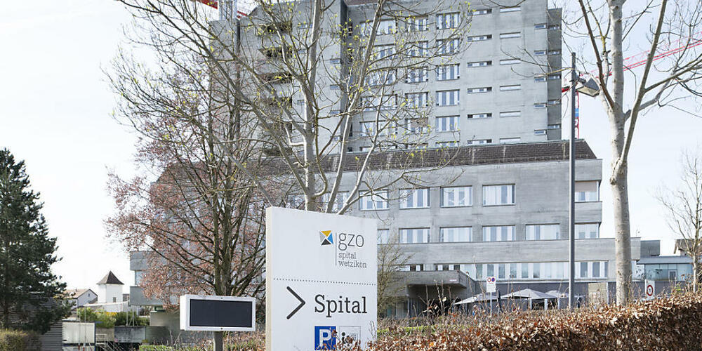 Der Neubau des Spitals Wetzikon ist erst zu 70 Prozent fertig. Die Baustelle ist aktuell stillgelegt. (Archivbild)