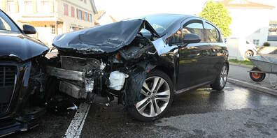 An den Autos entstand hoher Sachschaden.