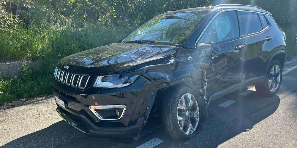 Der 77-jährige Autofahrer wurde leicht verletzt.