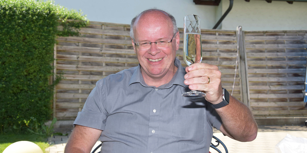 Der neue Schübelbachner Gemeindepräsident Othmar Büeler freut sich über seine Wahl. (Bild: Stefan Grüter)