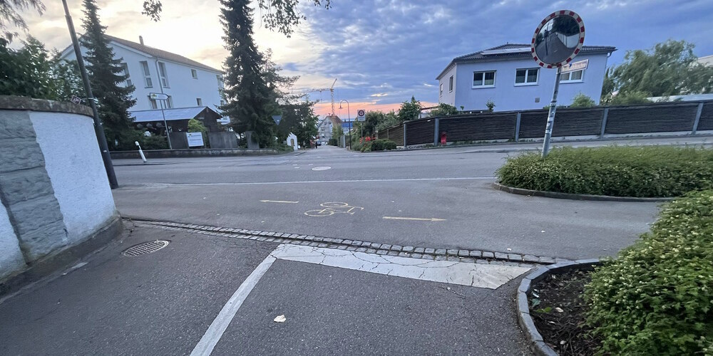 Das Mädchen war auf dem Veloweg unterwegs, als sie angefahren wurde.