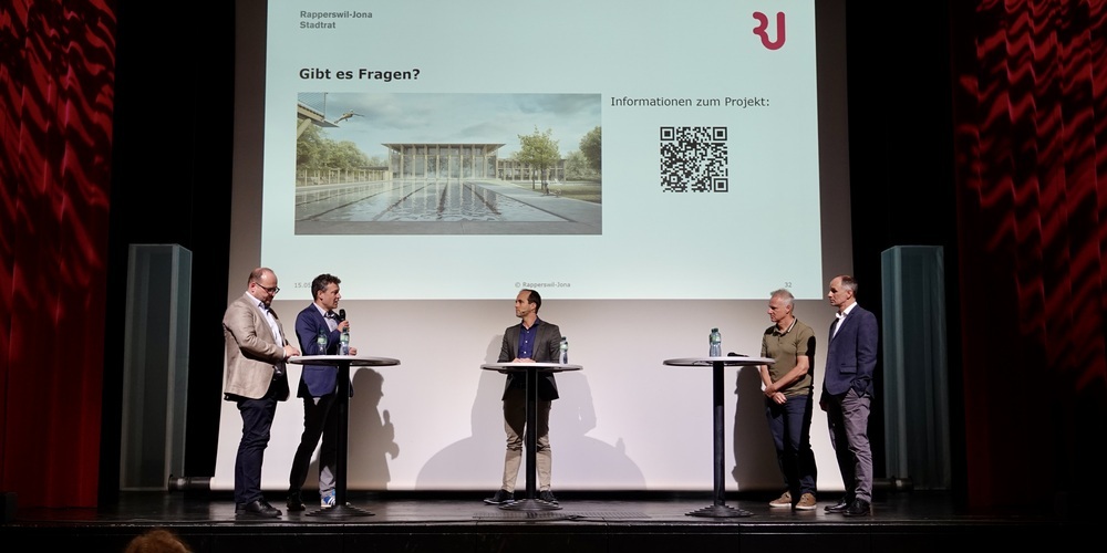 Der Stadtrat stellte sich am Informationsabend mit Unterstützung eines Bäder-Experten den Fragen der Bürger.  Erst der 22. September wird zeigen, ob das Projekt bestehen mag.