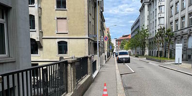 Ein Unbekannter entriss einer Frau an der Unterstrasse in St. Gallen die Halskette und verletzte sie dabei.