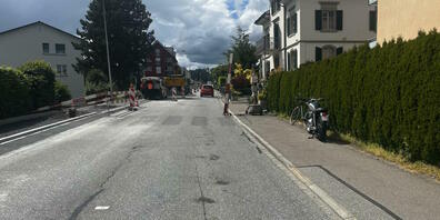 Der Rettungsdienst brachte die Motorradfahrerin ins Spital.