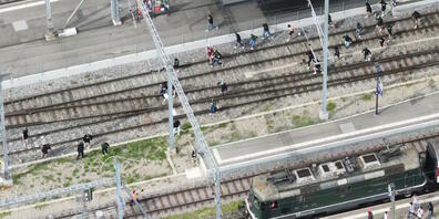 Als der Extrazug für die Fans des FC Thun bereits im Bahnhof Wil eingefahren war, stürmten Anhänger des FC St. Gallen auf die Gleise.