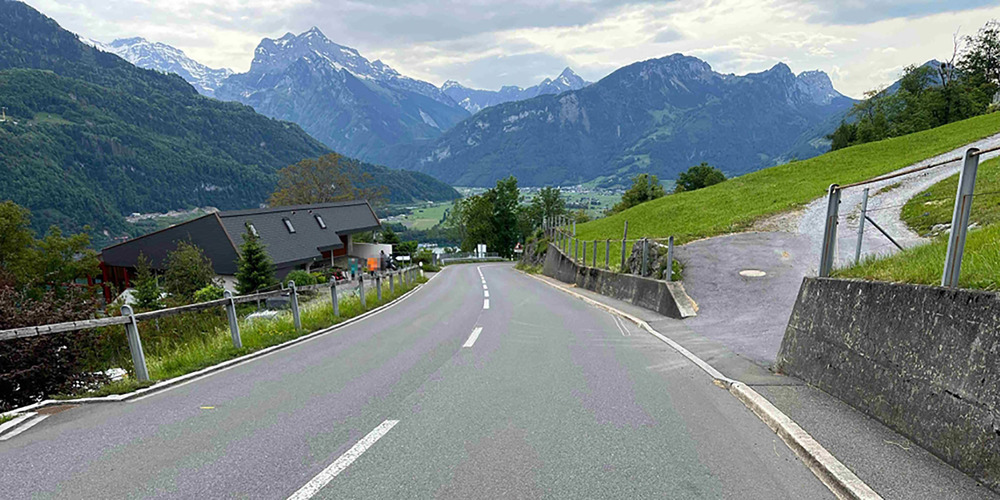 Hier kam es am Montag zu einem Unfall, bei dem eine E-Bike Fahrerin unbestimmt verletzt wurde.