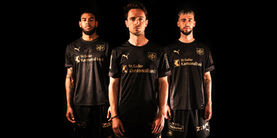 Tragen das Trikot mit Stolz: Willem Geubbels, Jordi Quintillà und Mihailo Stevanovic