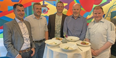 Stehen bereit für den gemeinsamen Aufbruch zum dreiwöchigen «Taste»-Festival: Jakob Gülünay, Geschäftsführer Säntis-Schwebebahn AG; Christof Gasser, ChääsWelt Toggenburg; Andreas Kunz, Leiter Marketing & Kommunikation St.Gallen-Bodensee Tourismus; Urs Bolliger, Geschäftsführer Trägerverein Culinarium und Markus Schenk, Küchenchef Restaurant Corso St.Gallen (von links).