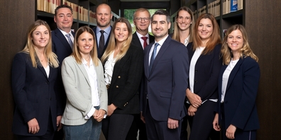 Erbrechtsspezialist Mirco Dello Stritto (4.v.r.) verstärkt das Team der Kanzlei Hofmann Gehler Schmidlin Rechtsanwälte und Notare KLG.