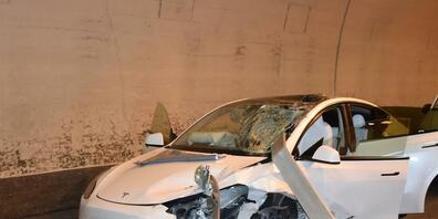 Ein Aluprofil eines verlorengegangenen Anhängers bohrte sich am Mittwoch in Bonaduz GR in die Windschutzscheibe eines Autos.