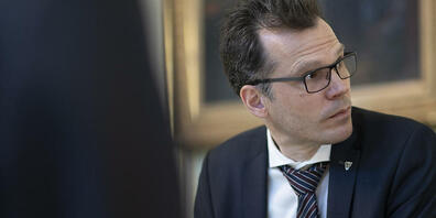 Regierungsrat Dominik Diezi (Mitte) stellte die Neuausrichtung der Thurgauer Denkmalpflege vor. (Archivbild)