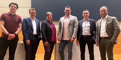 Würth und Dobler zu Gast in Wil: v.l.: Andrin Hobi (Jungfreisinnige Wil), Beni Würth (Ständerat Die Mitte), Cornelia Kunz (FDP-Stadtparlamentarierin Wil), Marcel Dobler (Nationalrat FDP), Yves Beutler (Präsident Regionalpartei FDP.Die Liberalen Wil-Untertoggenburg) und Jigme Shitsetsang (FDP Kantonsrat & Stadtrat Wil).