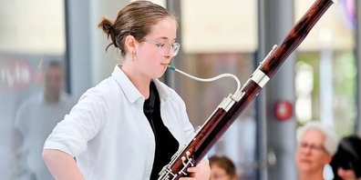Die 14-jährige Fagottistin Julia Maria Gallaz ist eine der Solisten, die mit dem Kammerorchester konzertieren