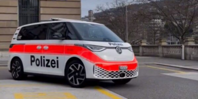Auch die Stadtpolizei Zürich hat ein E-Fahrzeug VW ID.Buzz für den Alltag.