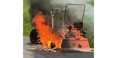 Am Transportfahrzeug entstand Totalschaden. Verletzt wurde niemand. 