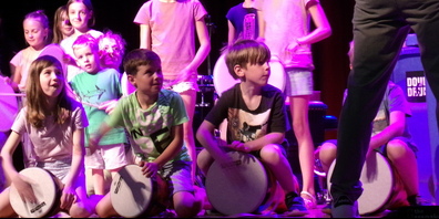 Kinder durften zeigen, was sie im Workshop vor Beginn des Konzerts gelernt hatten