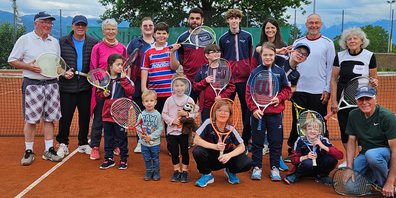Zehn PluSportler erlebten einen aktiven Sporttag beim Tennisclub Altstätten.