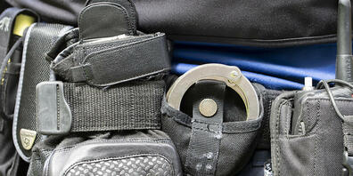 Die Kantonspolizei Zürich verhaftete am Montag einen mutmasslichen Dieb. Standortddaten eines Trackers in einem geklauten Rucksack führten die Polizei direkt zu ihm. (Symbolbild)
