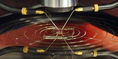 Innovativer Bildsensor: Nun arbeiten die Empa-Forschenden daran, die ursprünglich bis zu fünf Millimeter grossen Pixel zu miniaturisieren und zu einem funktionierenden Bildsensor zusammenzufügen. 