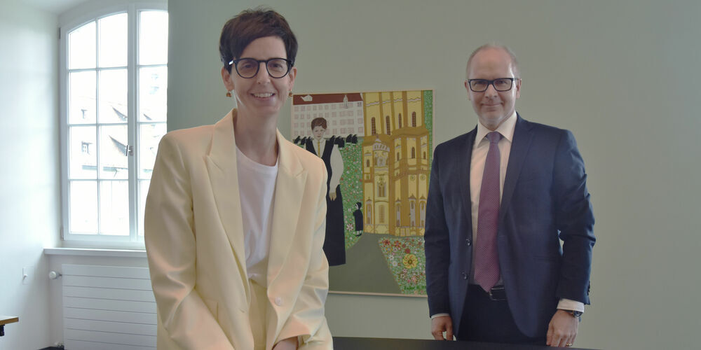 Stabsübergabe im Regierungspräsidium: Stefan Kölliker (rechts) übergibt sein Amt an Susanne Hartmann (links).