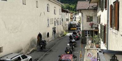 Im engen Dorfkern von Sta. Maria kommt es an Tagen mit hohen Verkehrsfrequenzen immer wieder zu Stausituationen.