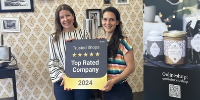 Andrea Rivas (li., Head of Marketing & Sales) und Helen Spannagel (re., Senior Marketing Managerin und Onlineshop Verantwortliche) freuen sich über die Auszeichnung als Schweizer „Top Rated Company“ und über den Erhalt des Trusted  Shops Award 2024.