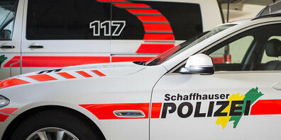 Die Schaffhauser Polizei rückte am Dienstag wegen eines Unfalls nach Neuhausen aus. Ein 6-Jähriger hatte sich dabei verletzt. (Symbolbild)