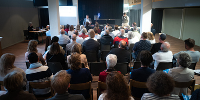 Reto Almer (Gemeinderat Oberuzwil) begrüsste die Teilnehmenden in der Alten Gerbi Oberuzwil.
