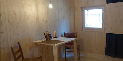 Die nachgebaute Wiborada-Zelle bei der Kirche St. Mangen in St. Gallen. (Archivbild)