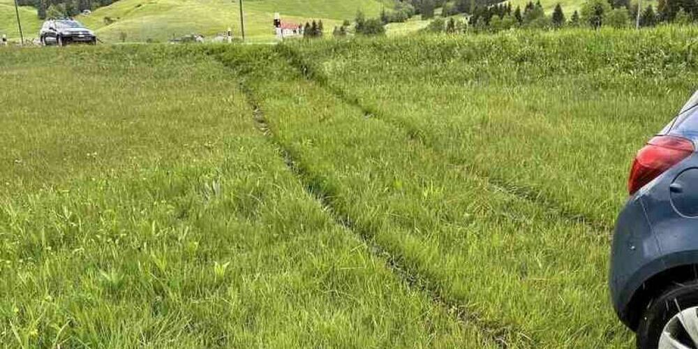 Die Kantonspolizei Schwyz rückte am Donnerstag zu einem Verkehrsunfall in Bennau aus.