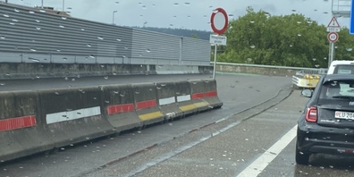 Ohne Betonelemente und mit Schnee auf der Strasse war hier ohne Ortskenntnisse leider alles bereit für einen Unfall. 