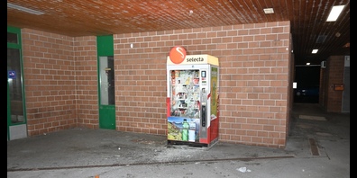 Beim Bahnhof Trübbach beschädigt: ein Selecta-Automat.