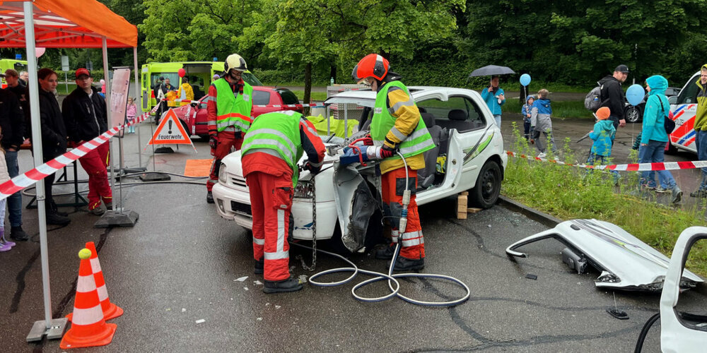 Am Blaulichttag boten sich Einblicke in die Arbeit von Feuerwehr, Stadtpolizei, Sanität, Zoll und Rettungsflugwacht.