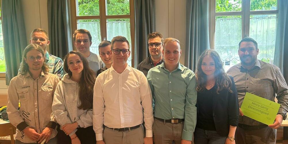  Lars Frey, Enrico Rutz, Larissa Klotz, Thomas Stjelja, Michael Gubser, Kevin Loosli (neuer Präsident), Luca Egloff, Lukas Huber (abtretender Präsident), Heidina Jordi und Mirco Gerig (neues Ehrenmitglied). 