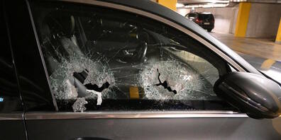 In allen Fällen wurden Scheiben eingeschlagen.