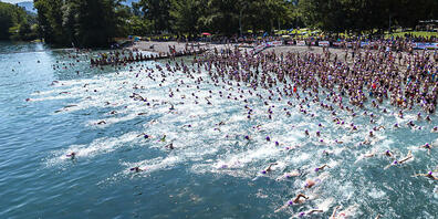 Die Stadtzürcher Seeüberquerung soll Anfang Juli stattfinden. 2023 nahmen über 8000 Schwimmerinnen und Schwimmer teil. (Archivbild)