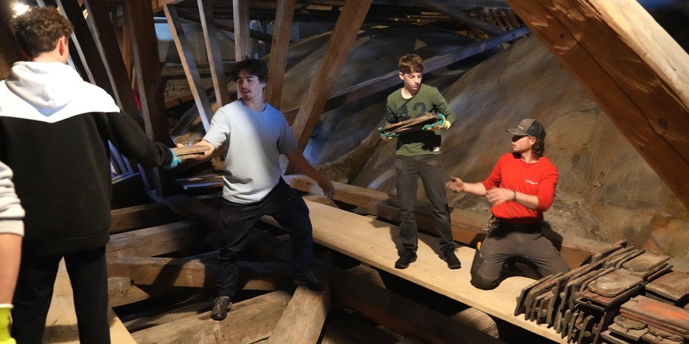 In nur zwei Stunden waren die Ziegel an ihrem neuen Platz angekommen.